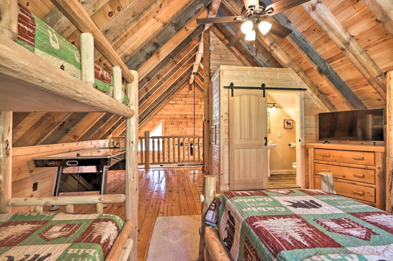 Gatlinburg Cabin With Loft And Game Room 1 Mi To Town Eksteriør bilde