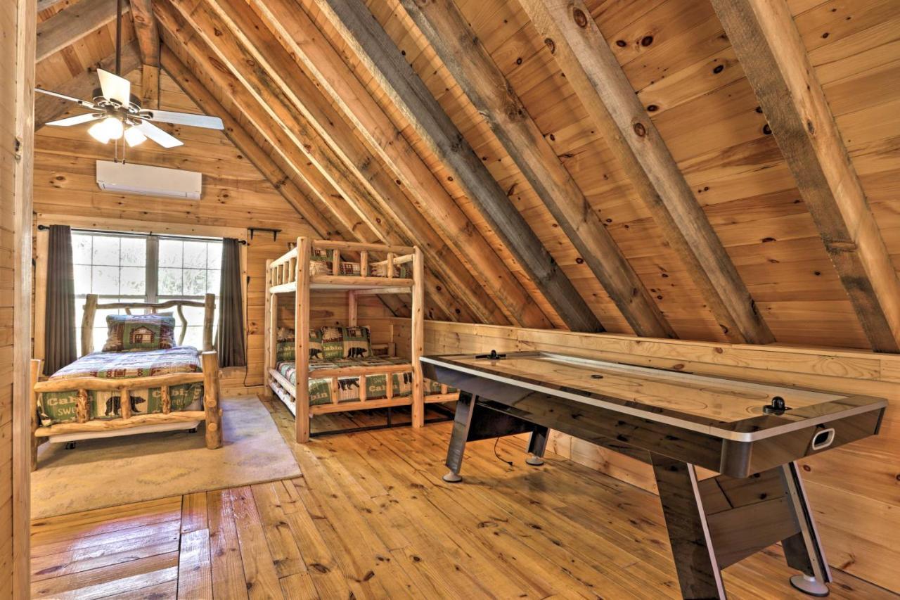 Gatlinburg Cabin With Loft And Game Room 1 Mi To Town Eksteriør bilde