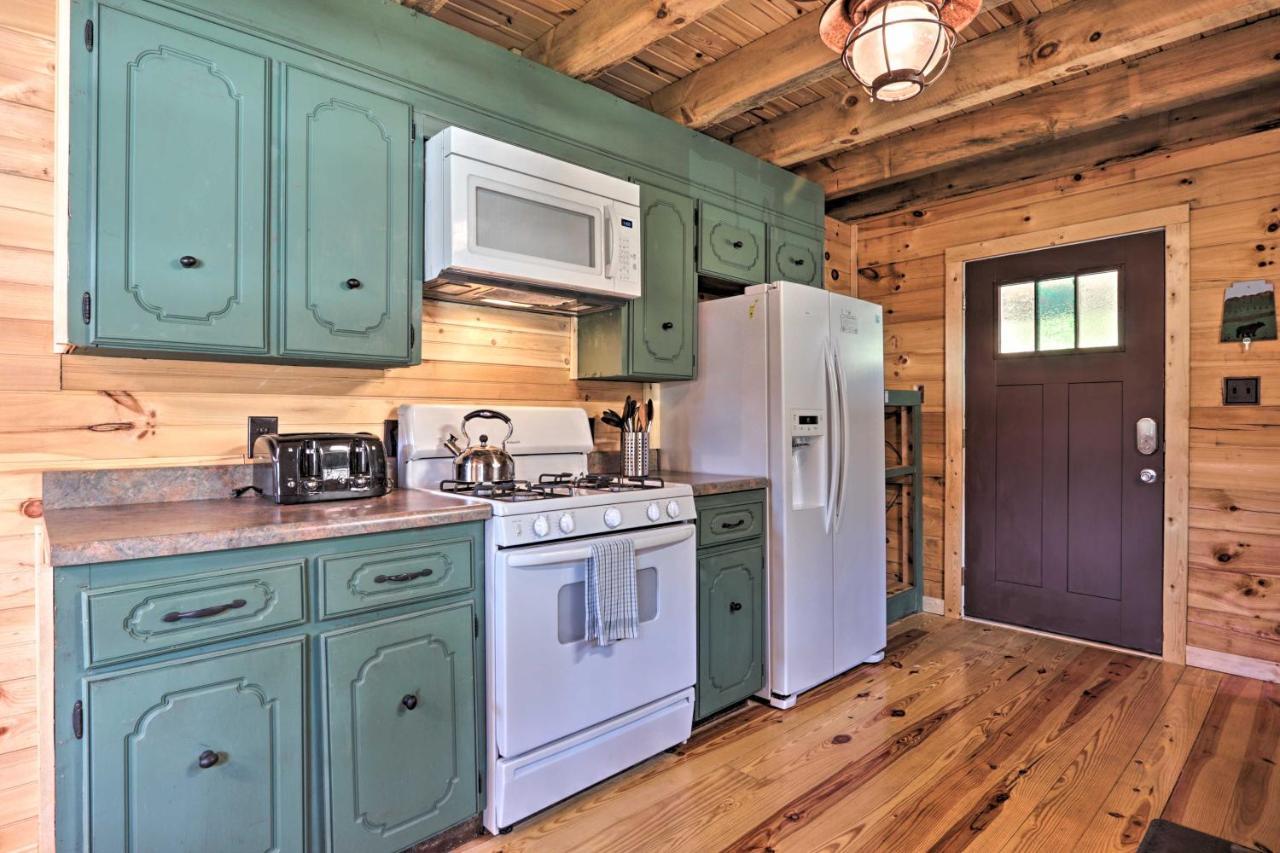 Gatlinburg Cabin With Loft And Game Room 1 Mi To Town Eksteriør bilde
