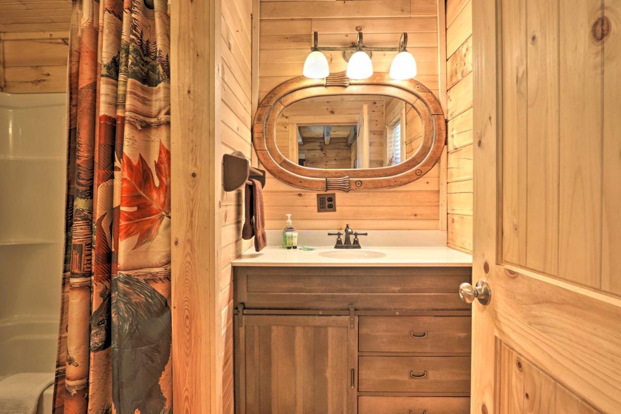 Gatlinburg Cabin With Loft And Game Room 1 Mi To Town Eksteriør bilde