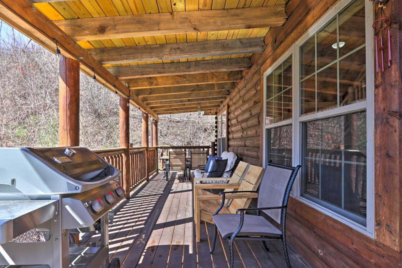 Gatlinburg Cabin With Loft And Game Room 1 Mi To Town Eksteriør bilde