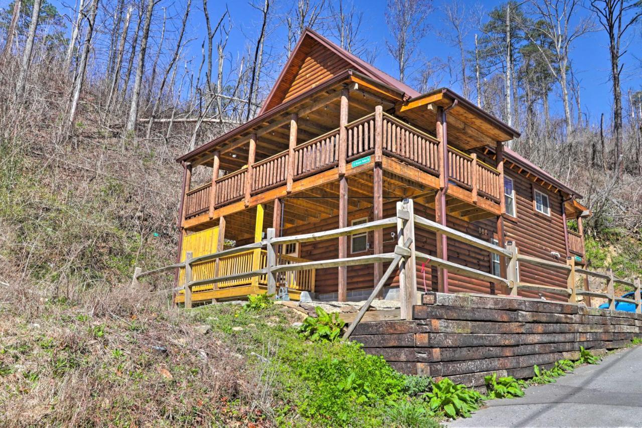 Gatlinburg Cabin With Loft And Game Room 1 Mi To Town Eksteriør bilde
