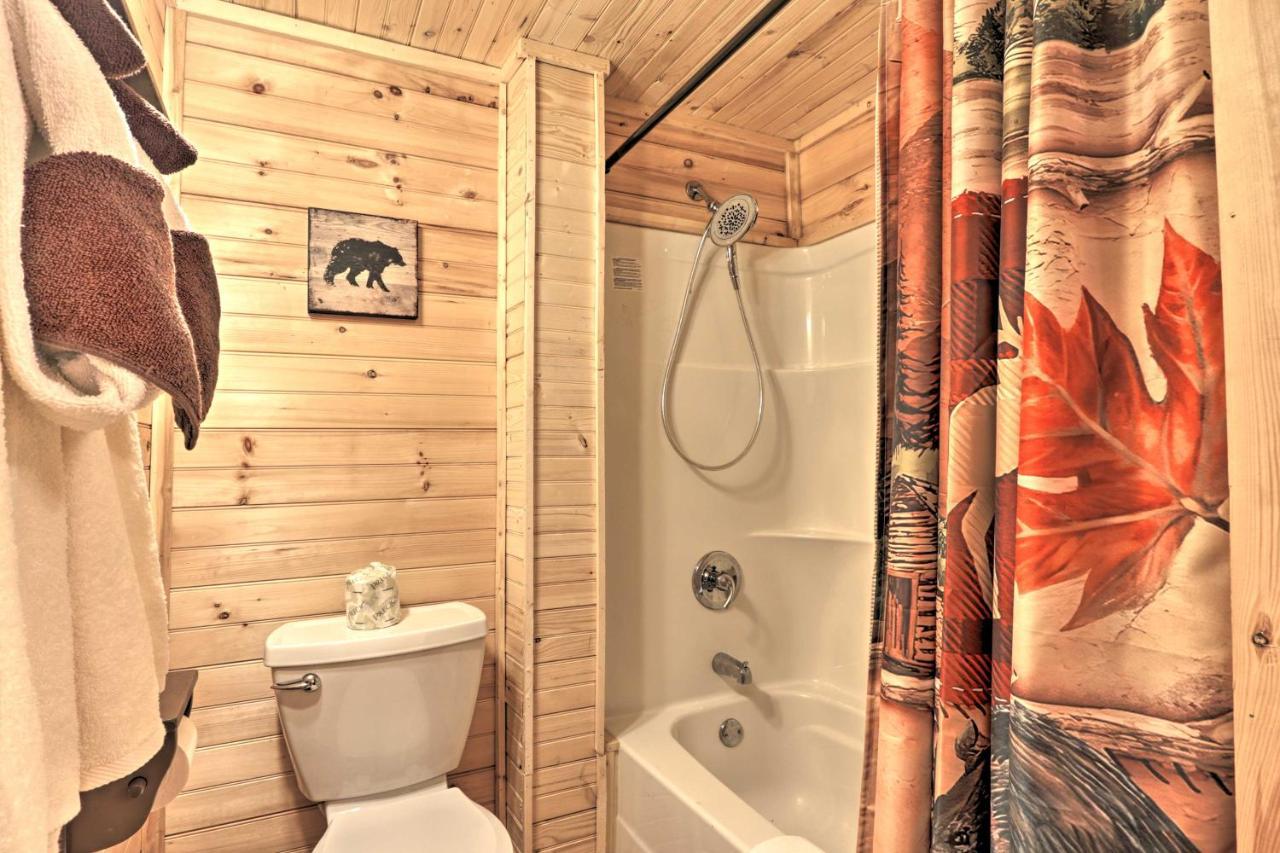 Gatlinburg Cabin With Loft And Game Room 1 Mi To Town Eksteriør bilde