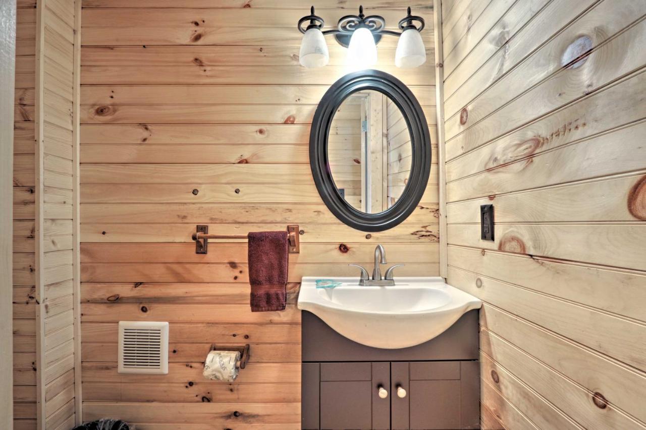 Gatlinburg Cabin With Loft And Game Room 1 Mi To Town Eksteriør bilde