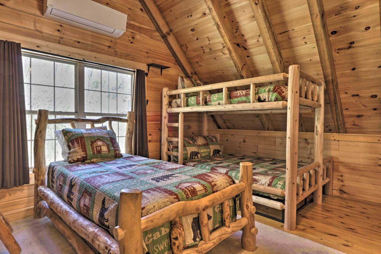 Gatlinburg Cabin With Loft And Game Room 1 Mi To Town Eksteriør bilde